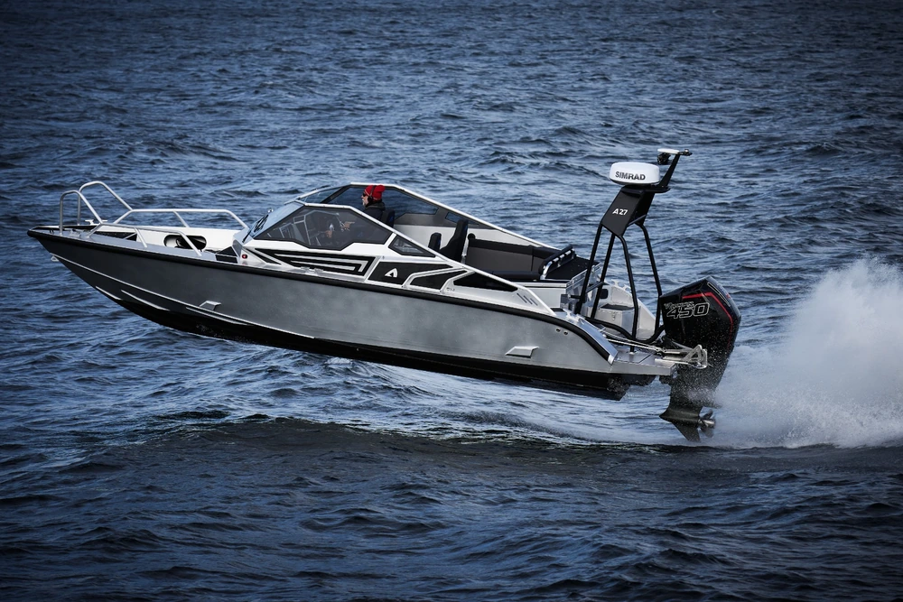 anytec a27 mootorpaat merel sõitmas kulgvaade