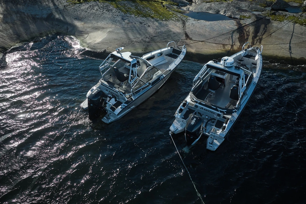 anytec mootorpaadid ankrus kaljusaare juures